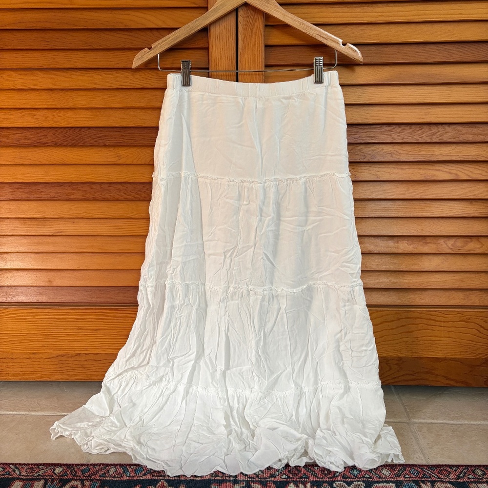 Elegant white skirt